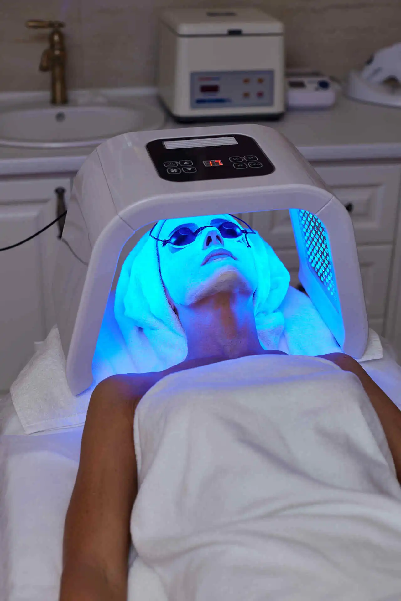 LED Phototherapy Treatment Device